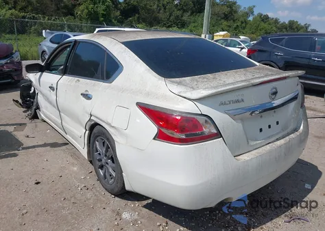 2015 Nissan Altima 2.5 S z USA, uszkodzony, nr VIN 1N4AL3AP6FC447924